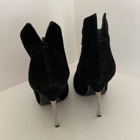 Stuart Weitzman Black Stiletto Ankle Boots with Silver Heel Size 5.5 - Picture 7 of 9